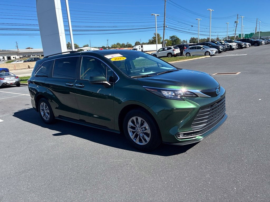 2025 Toyota Sienna XLE 8 Passenger