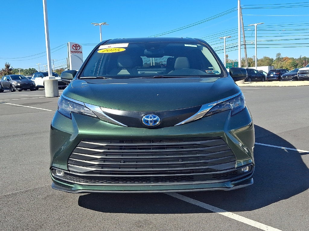 2025 Toyota Sienna XLE 8 Passenger