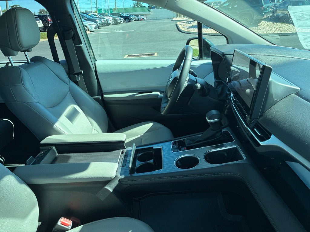 2025 Toyota Sienna XLE 8 Passenger