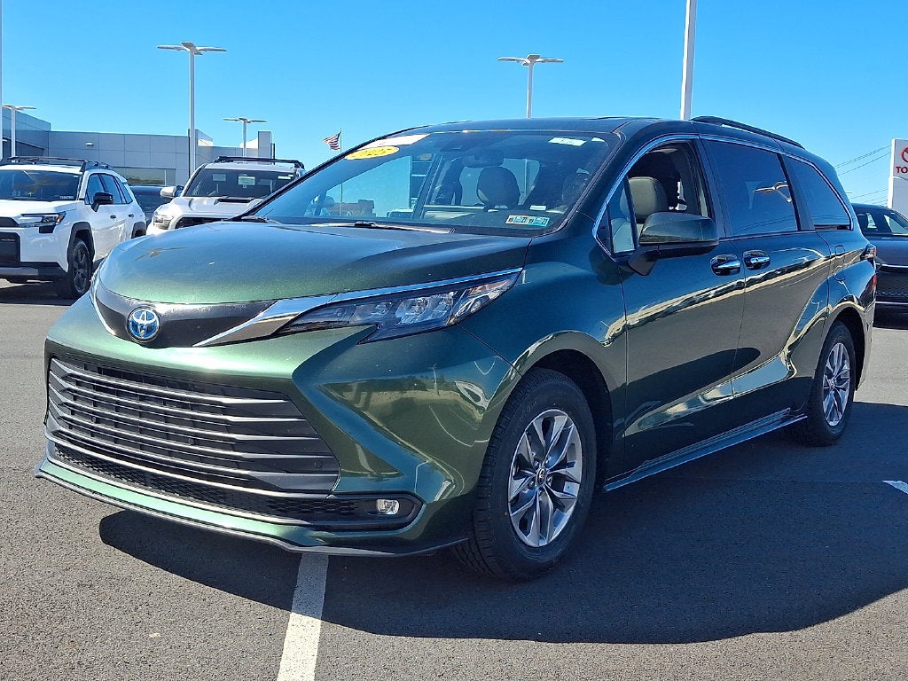 2025 Toyota Sienna XLE 8 Passenger