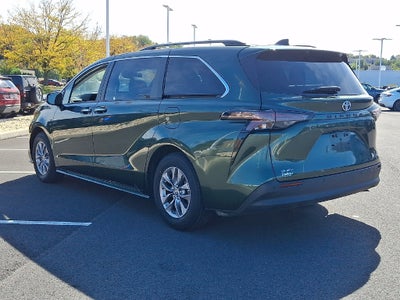 2025 Toyota Sienna XLE 8 Passenger