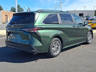 2025 Toyota Sienna XLE 8 Passenger