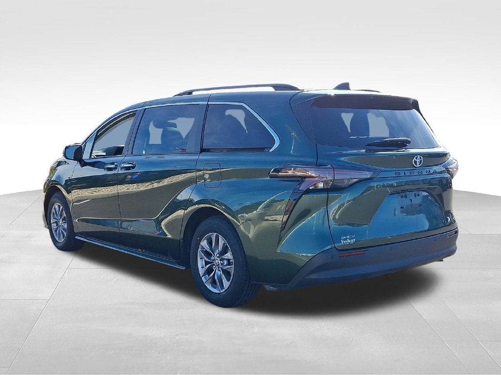 2025 Toyota Sienna XLE 8 Passenger