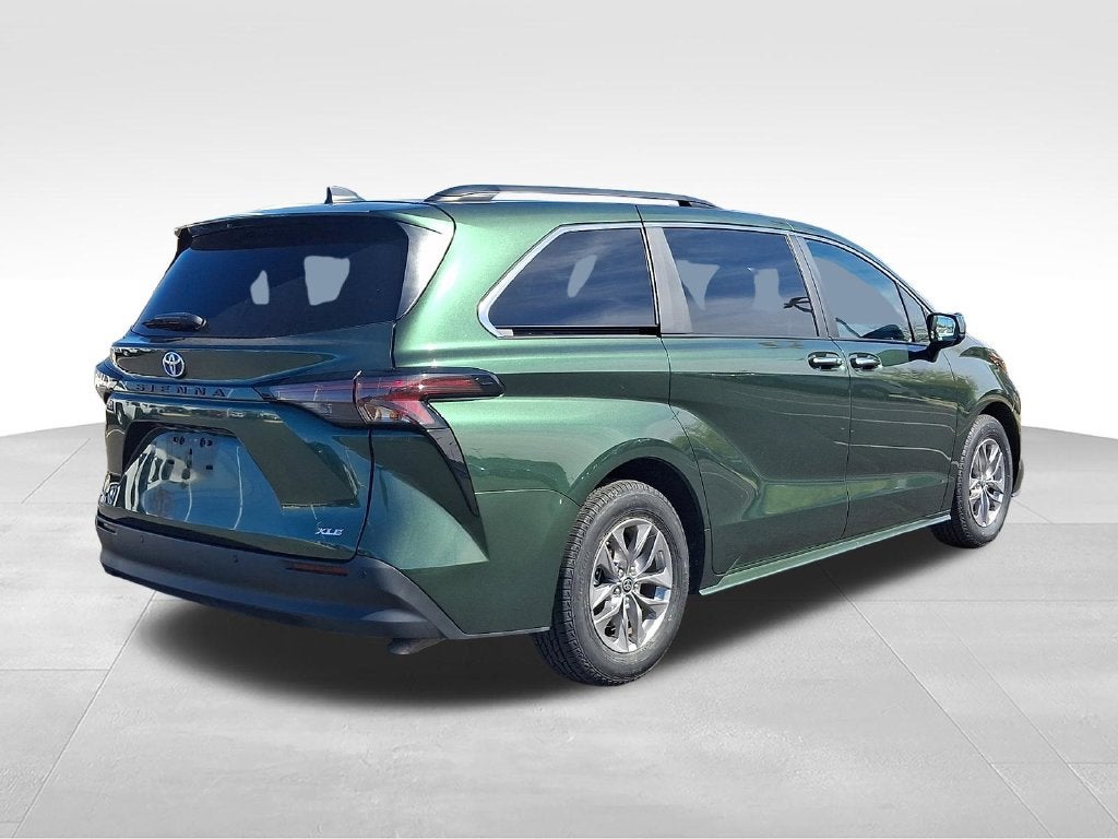 2025 Toyota Sienna XLE 8 Passenger