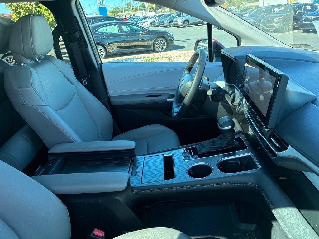 2026 Toyota Sienna XLE 8 Passenger