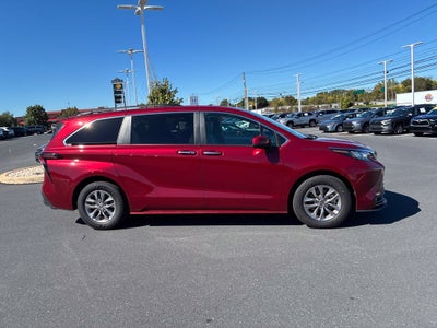2026 Toyota Sienna XLE 8 Passenger