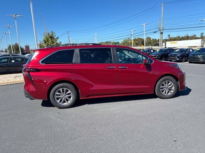 2026 Toyota Sienna XLE 8 Passenger