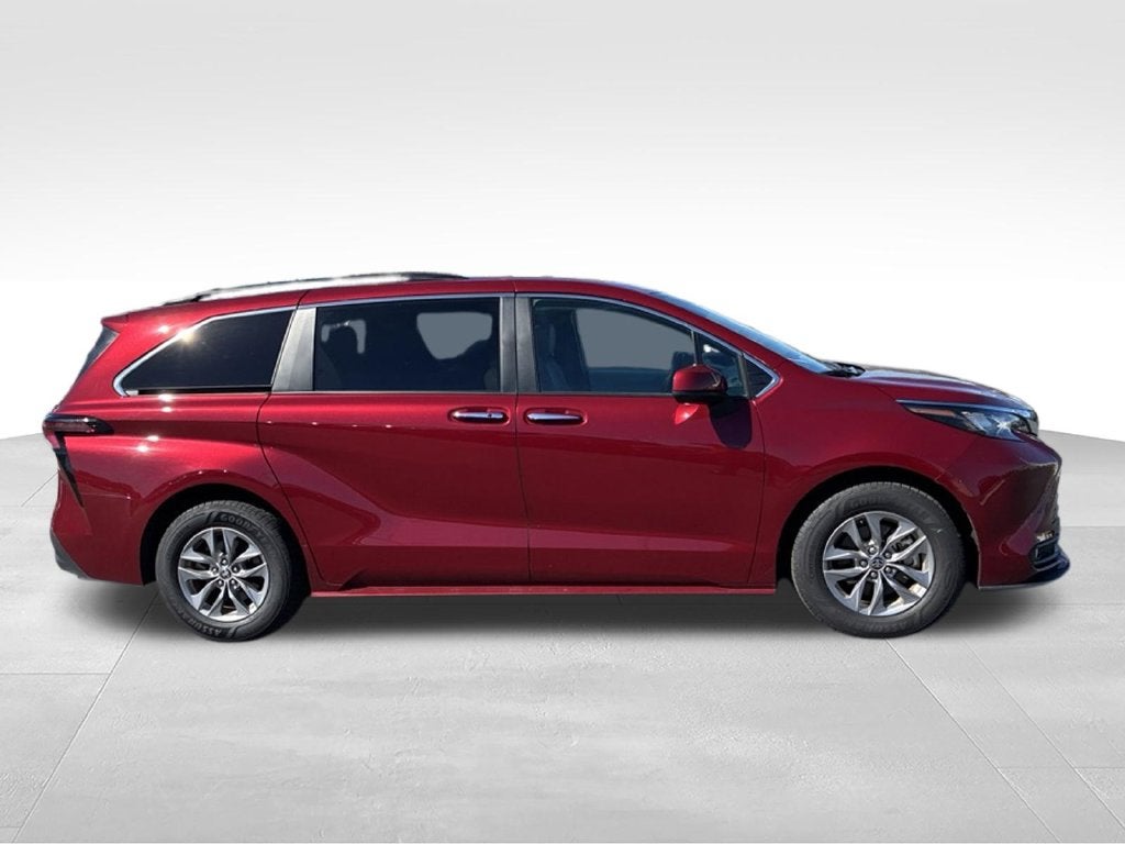 2026 Toyota Sienna XLE 8 Passenger