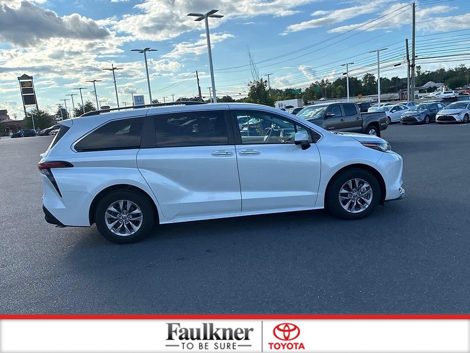 2022 Toyota Sienna XLE AWD 7-Passenger (Natl)
