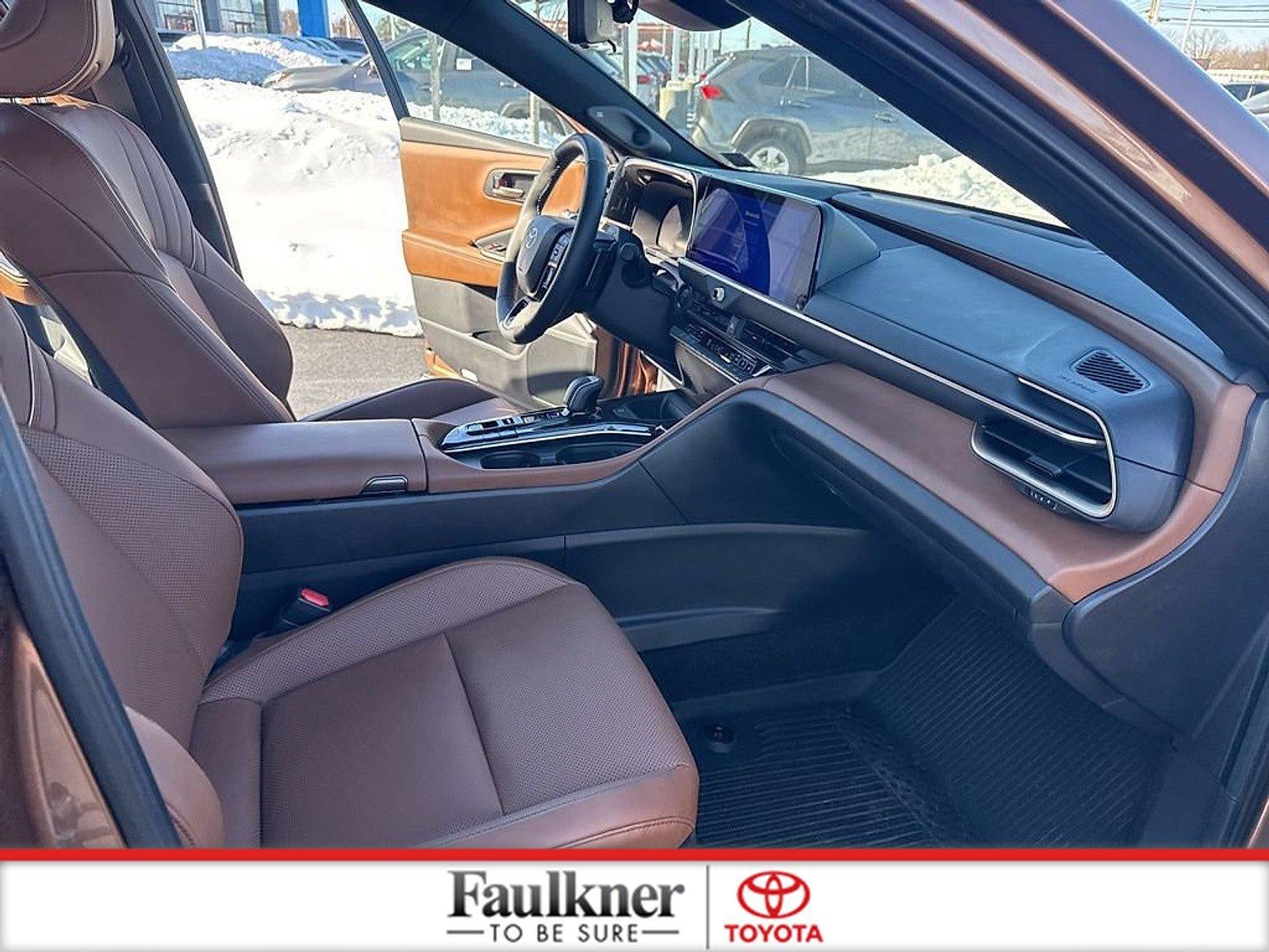 2025 Toyota Crown Signia Limited AWD (Natl)