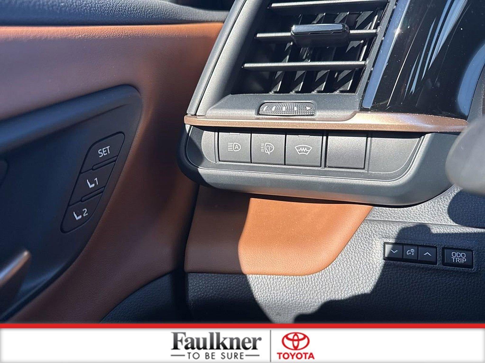 2025 Toyota Crown Signia Limited AWD (Natl)