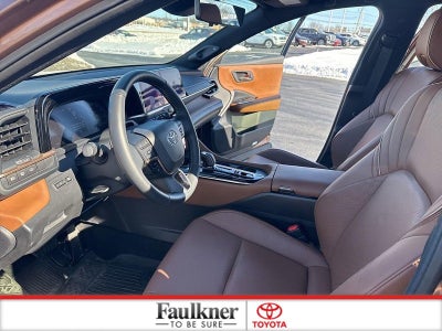 2025 Toyota Crown Signia Limited AWD (Natl)