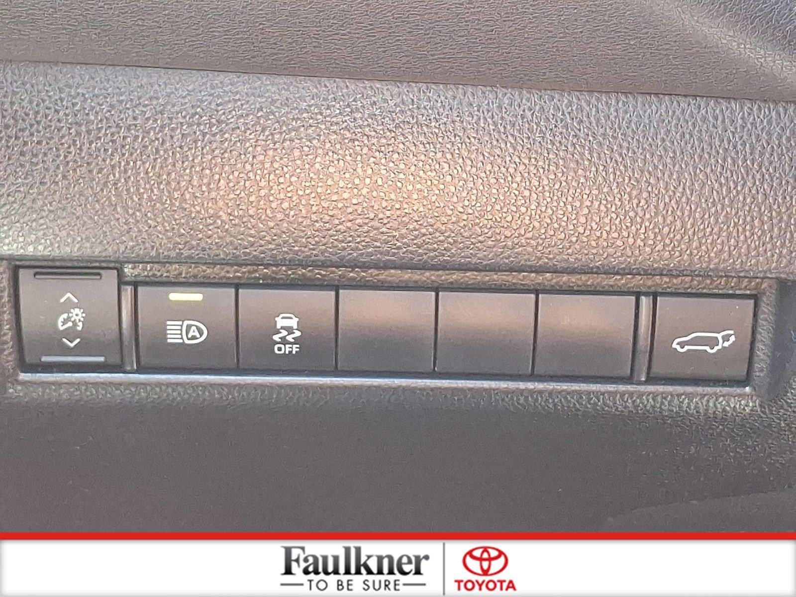 2023 Toyota Venza Nightshade AWD (Natl)
