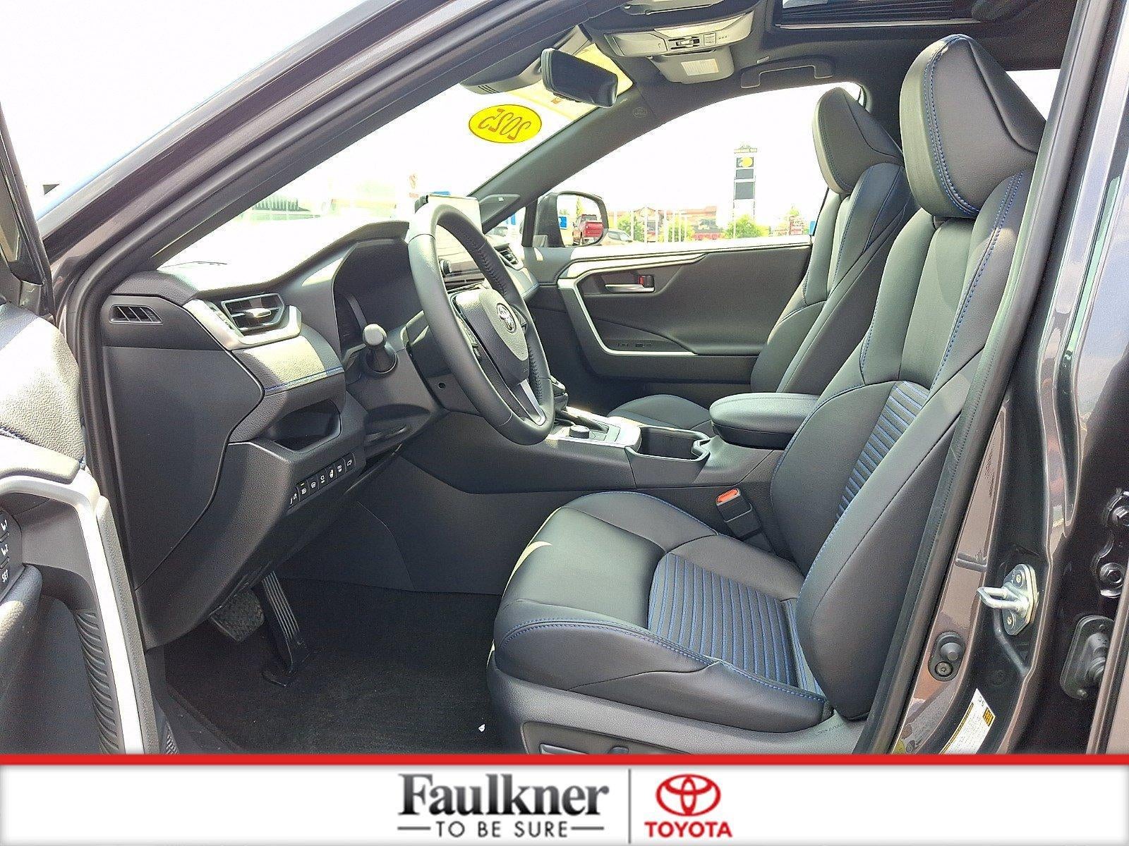 2025 Toyota RAV4 Hybrid XSE AWD (Natl)