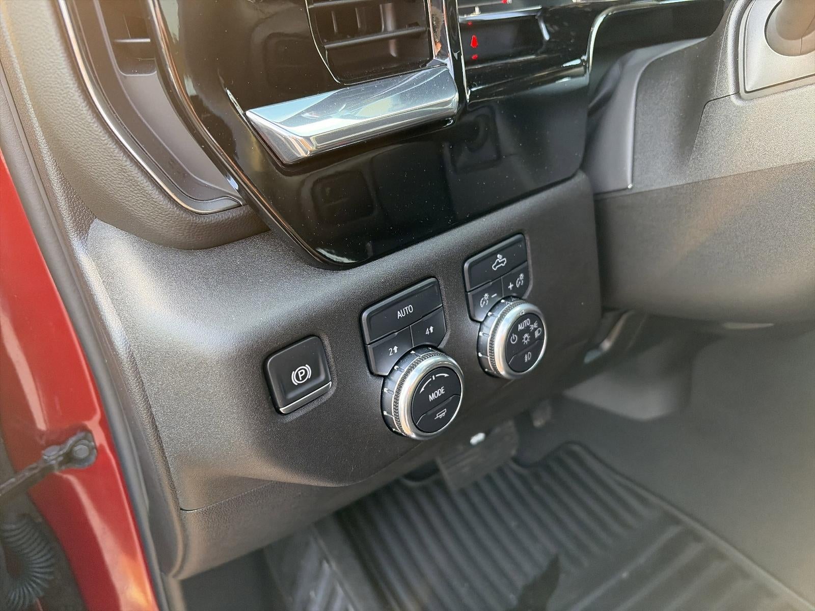 2024 GMC Sierra 1500 Crew Cab Short Box 4-Wheel Drive Elevation 3SB