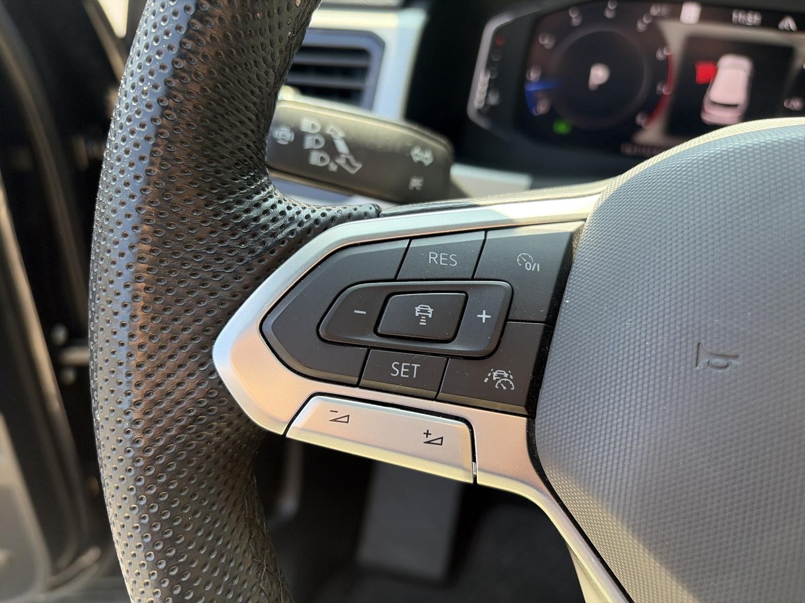 2023 Volkswagen Atlas Cross Sport 3.6L V6 SEL Premium R-Line 4MOTION