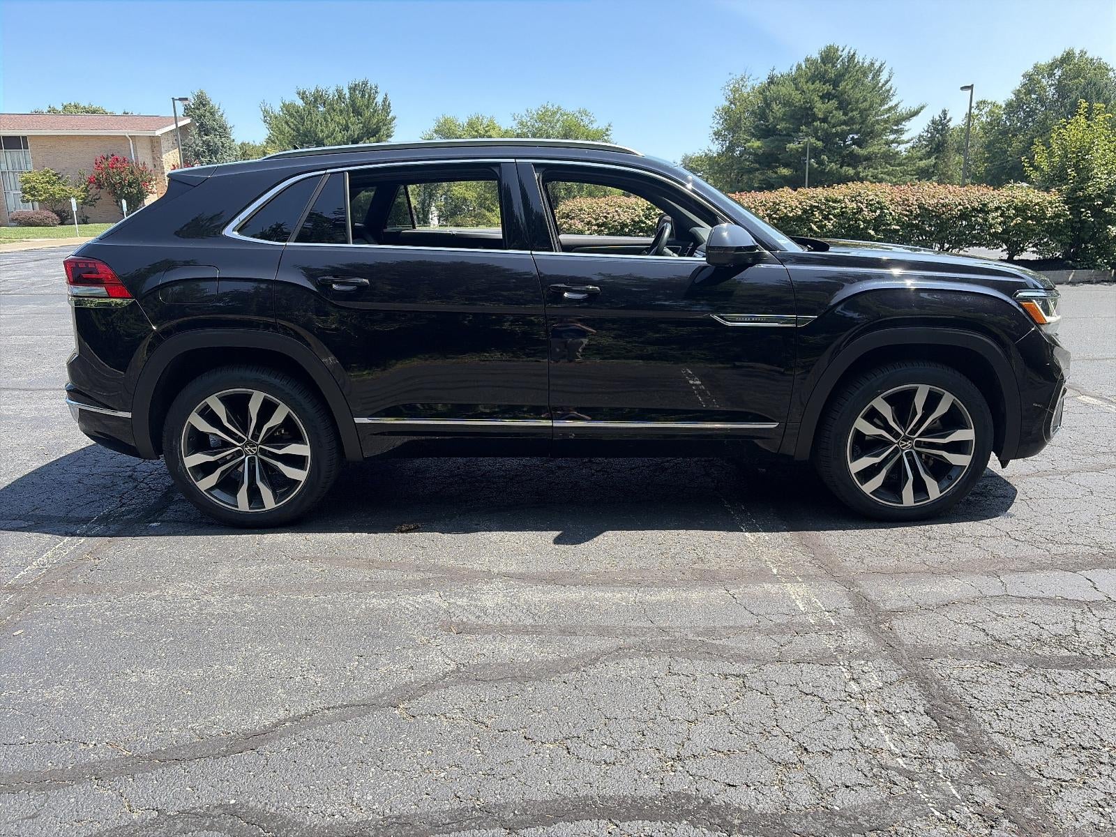 2023 Volkswagen Atlas Cross Sport 3.6L V6 SEL Premium R-Line 4MOTION