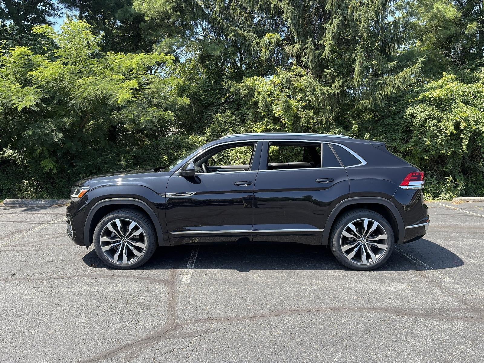 2023 Volkswagen Atlas Cross Sport 3.6L V6 SEL Premium R-Line 4MOTION