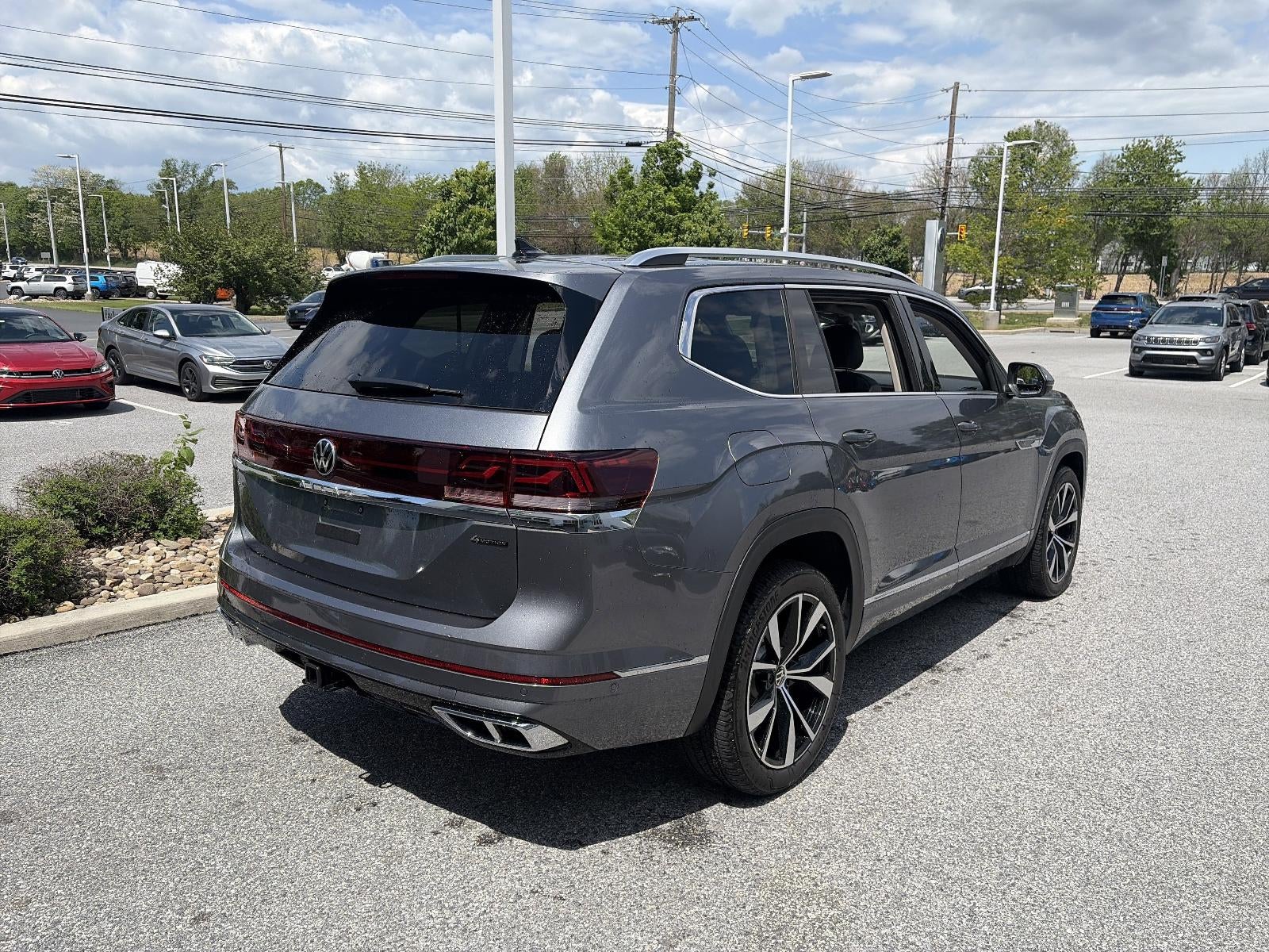 2025 Volkswagen Atlas 2.0T SEL Premium R-Line 4MOTION