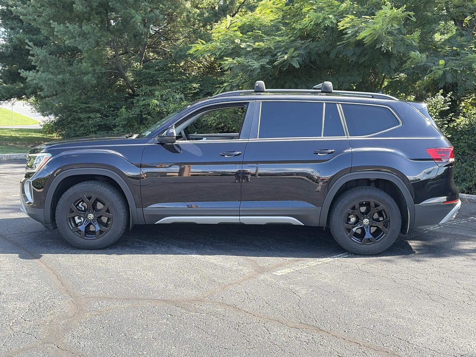 2024 Volkswagen Atlas 2.0T Peak Edition SEL 4MOTION