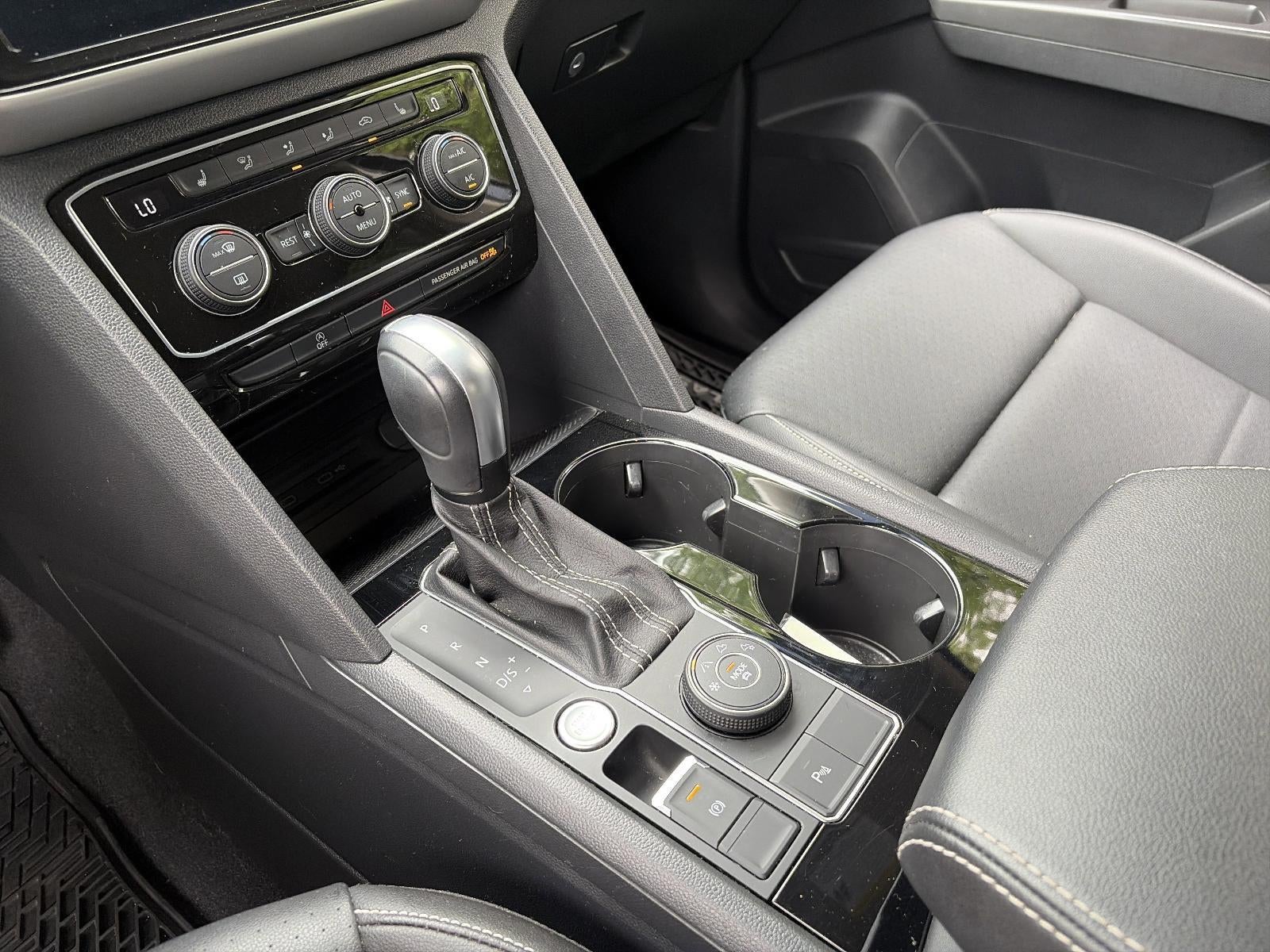 2023 Volkswagen Atlas 2.0T SE w/Technology 4MOTION