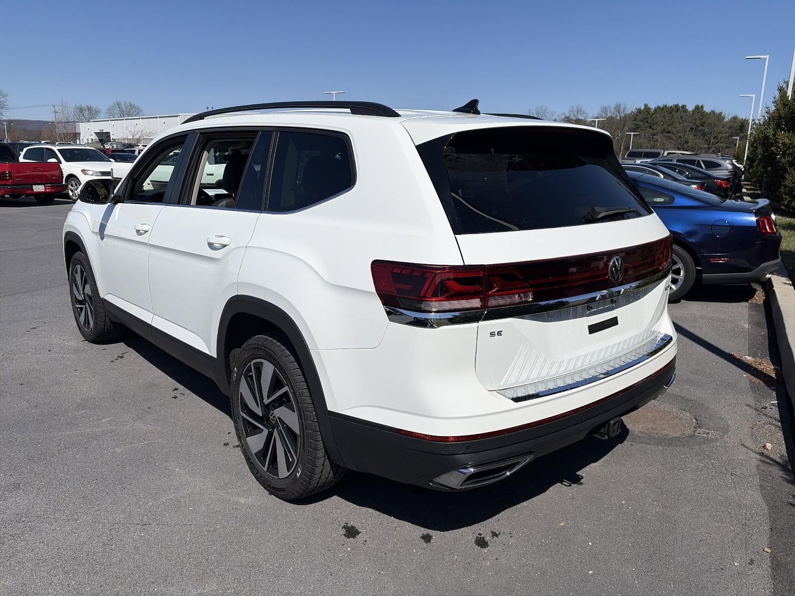 2024 Volkswagen Atlas 2.0T SE w/Technology 4MOTION