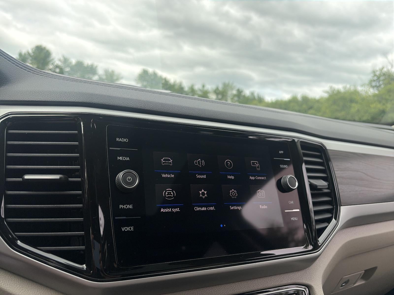 2023 Volkswagen Atlas 2.0T SE w/Technology 4MOTION
