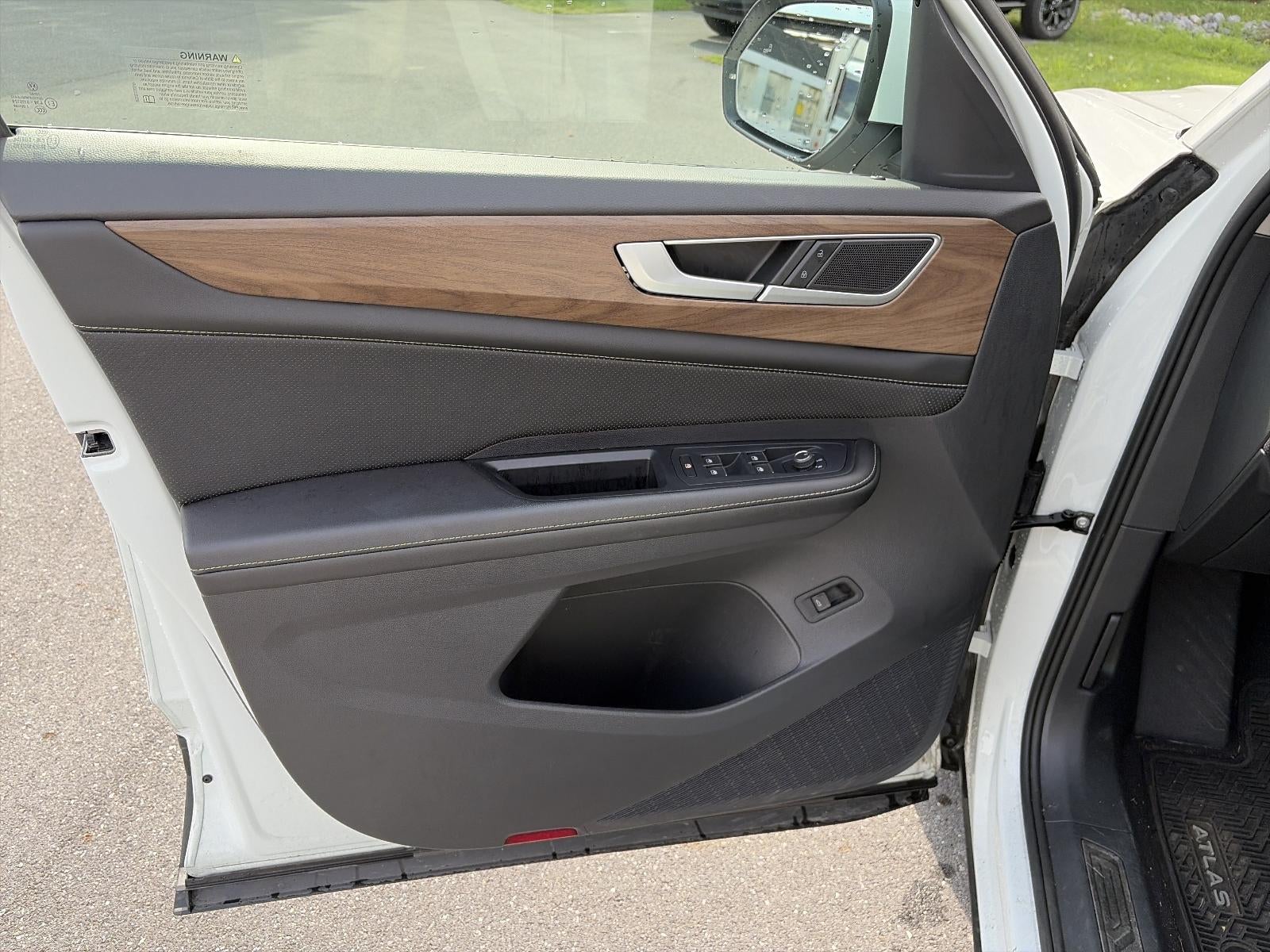 2024 Volkswagen Atlas 2.0T SE w/Technology 4MOTION