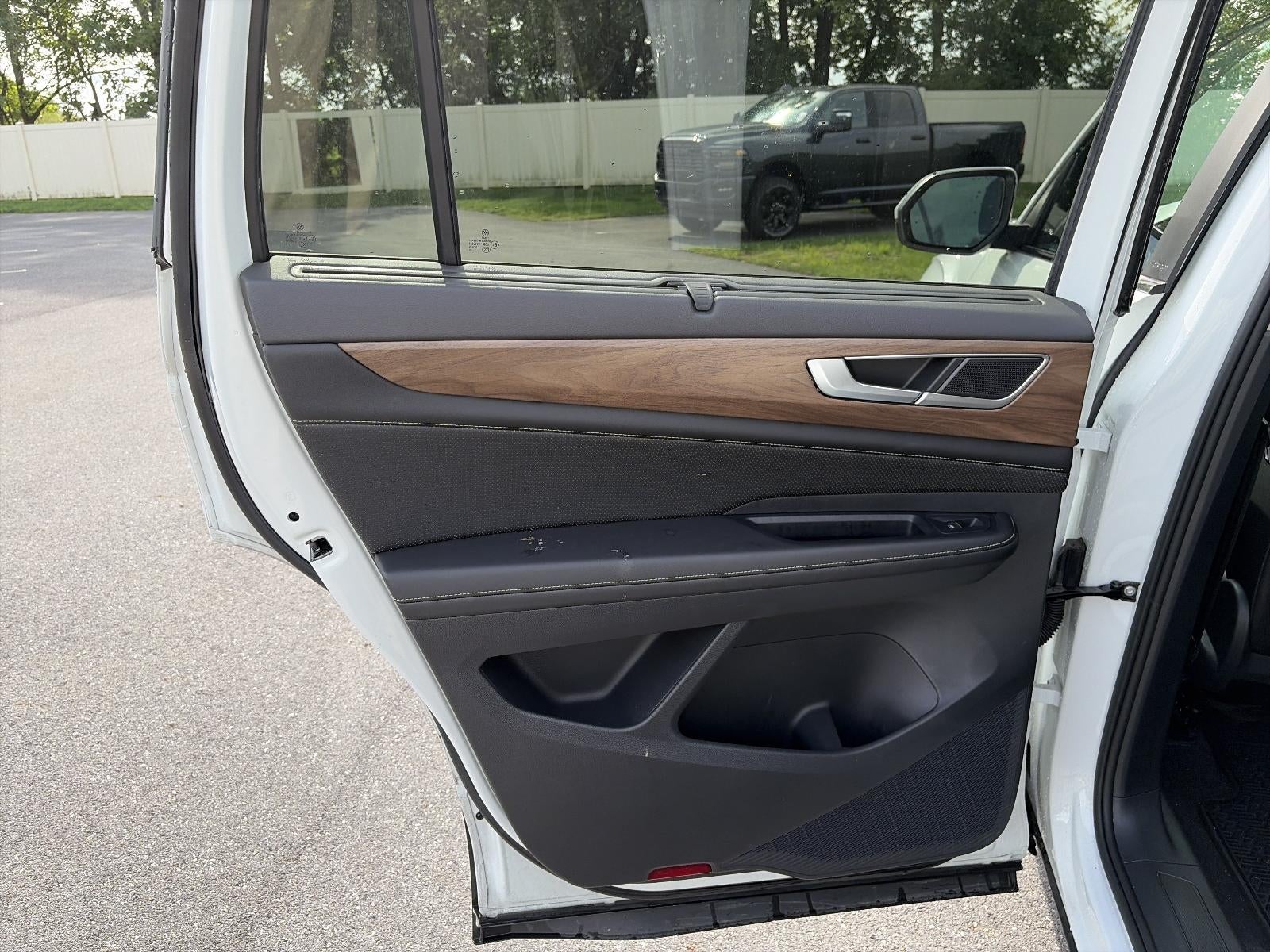 2024 Volkswagen Atlas 2.0T SE w/Technology 4MOTION