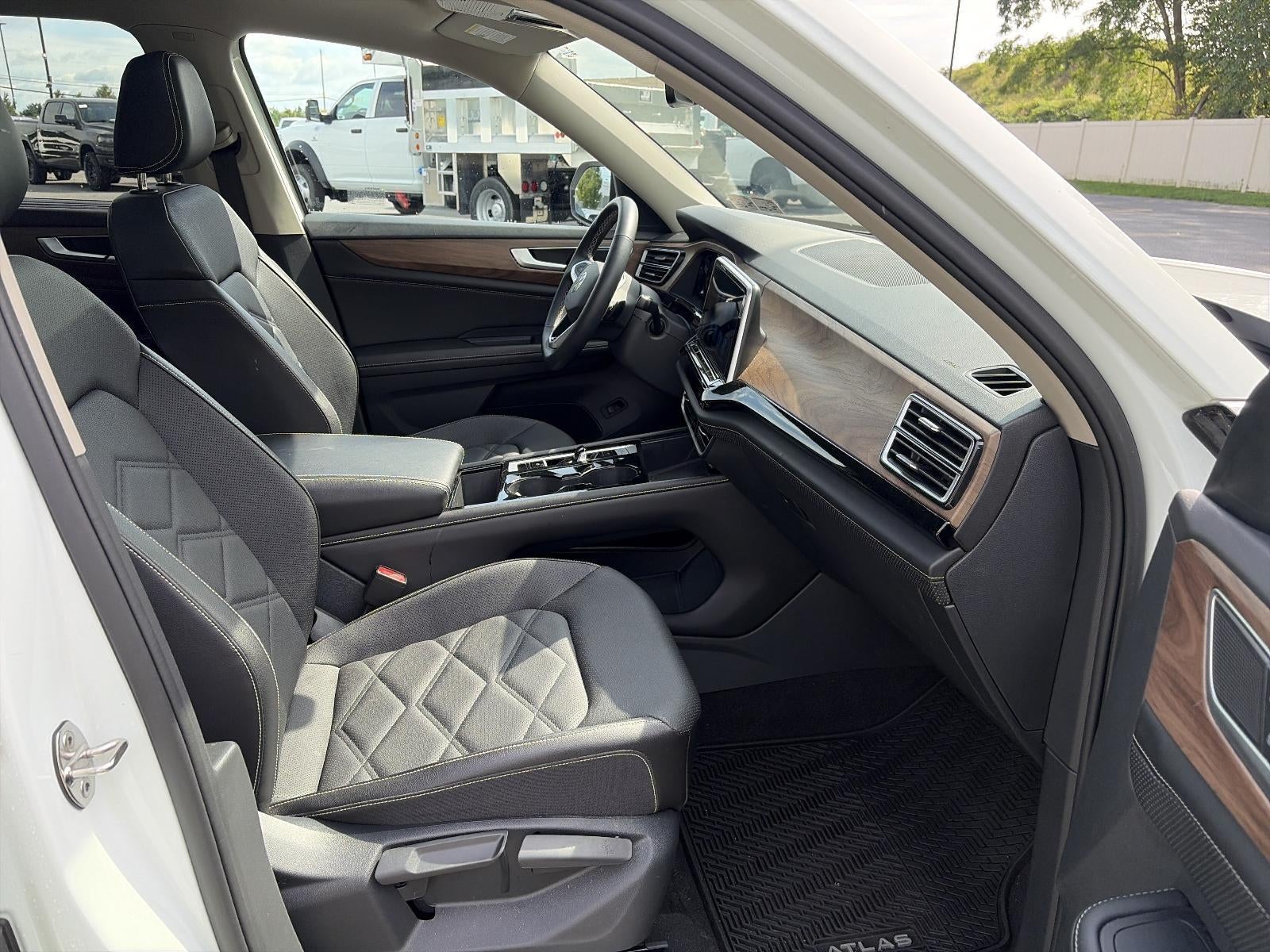 2024 Volkswagen Atlas 2.0T SE w/Technology 4MOTION