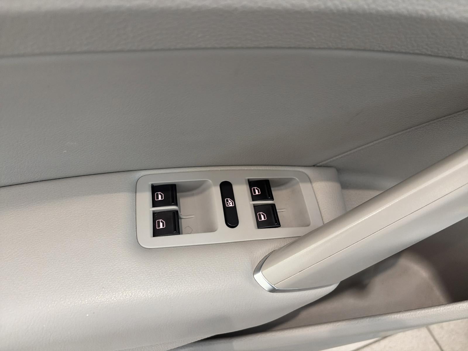 2018 Volkswagen Passat 2.0T SE w/Technology Auto