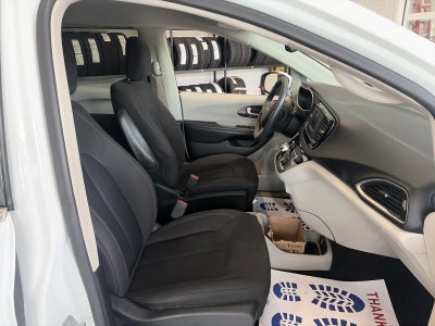 2017 Chrysler Pacifica LX FWD