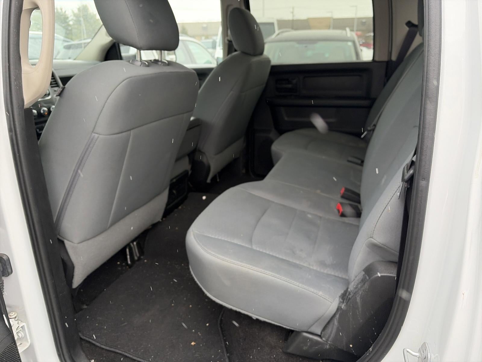 2017 RAM 1500 Express 4x4 Crew Cab 5'7" Box