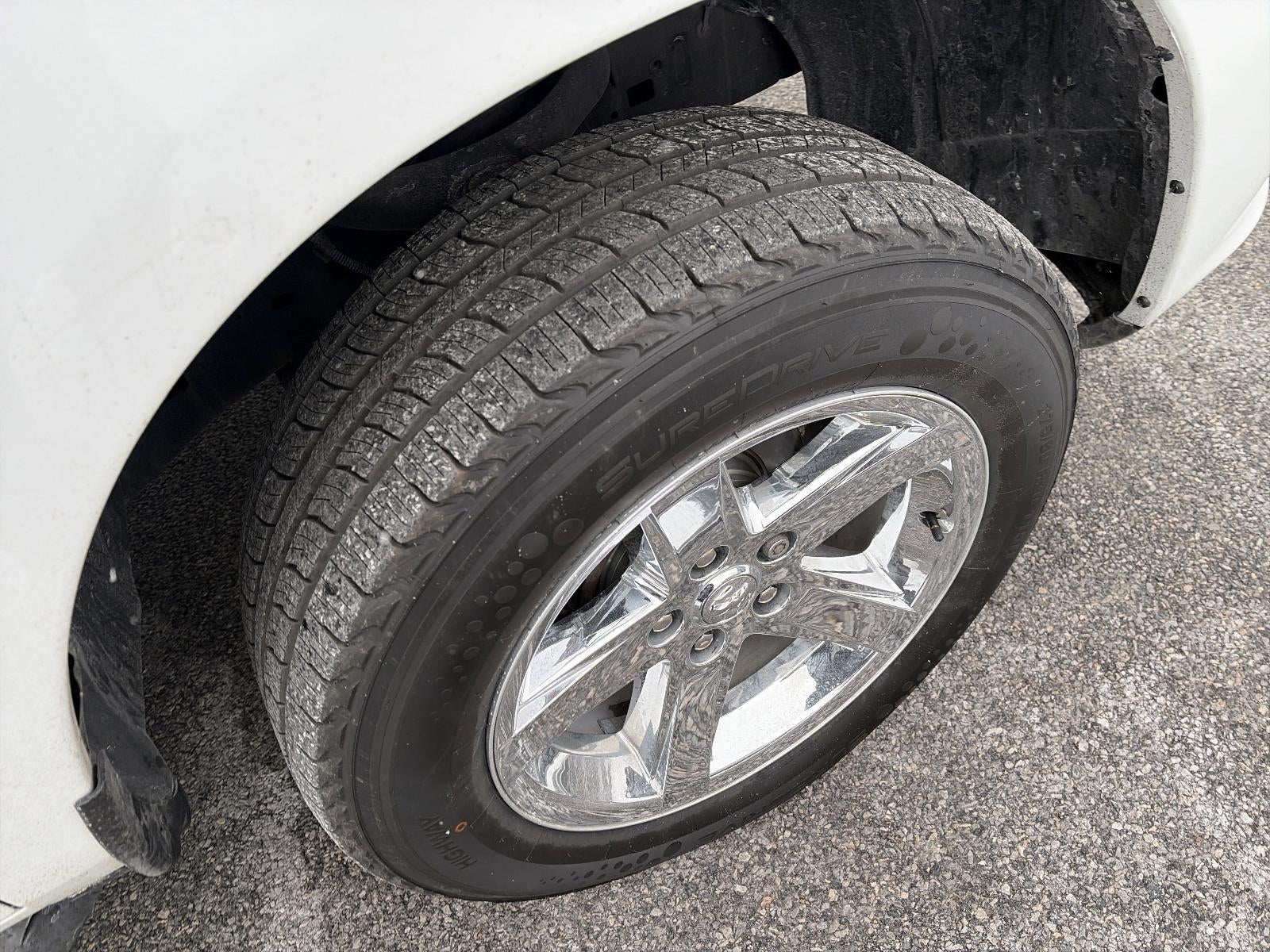 2017 RAM 1500 Express 4x4 Crew Cab 5'7" Box