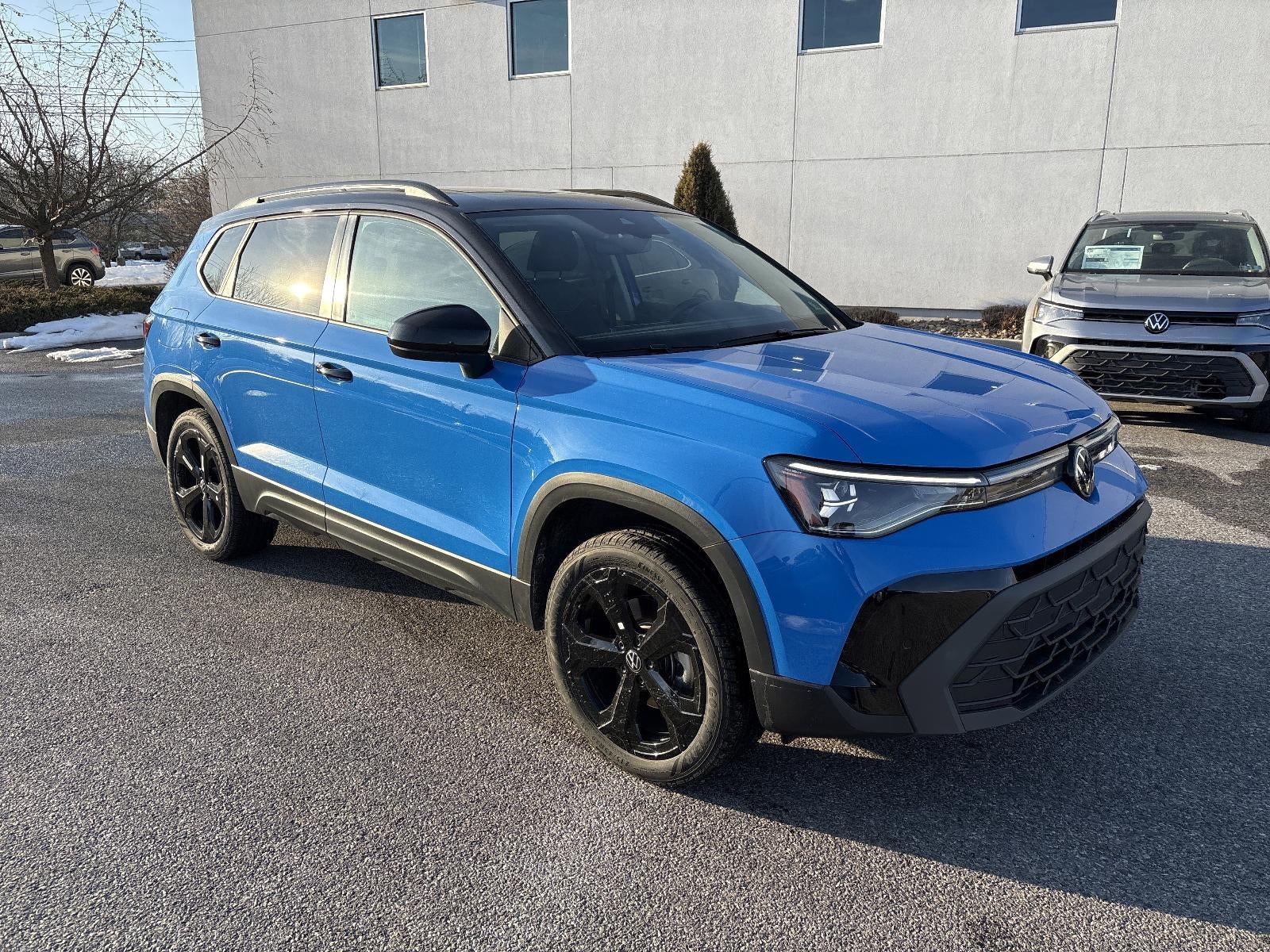 2025 Volkswagen Taos SE Black 4MOTION