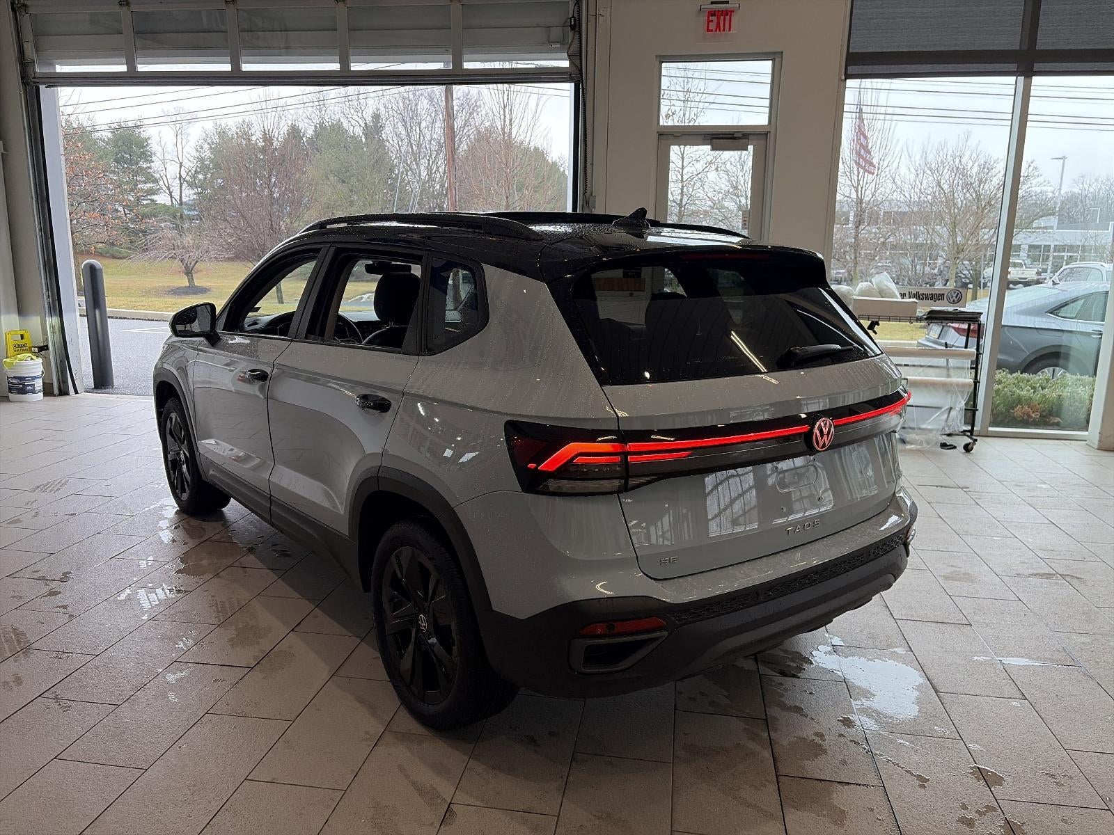 2025 Volkswagen Taos SE Black FWD