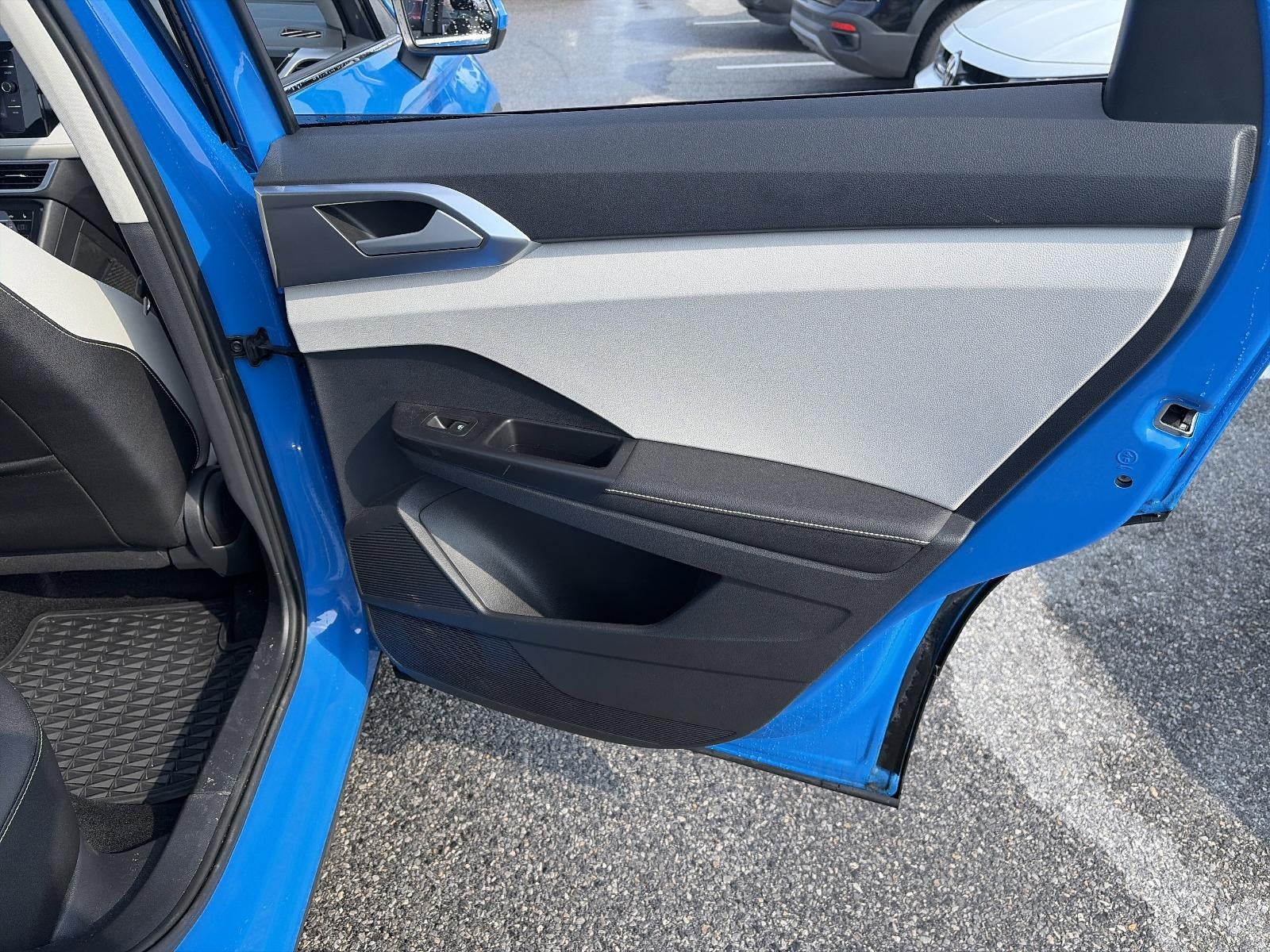 2025 Volkswagen Taos SE 4MOTION