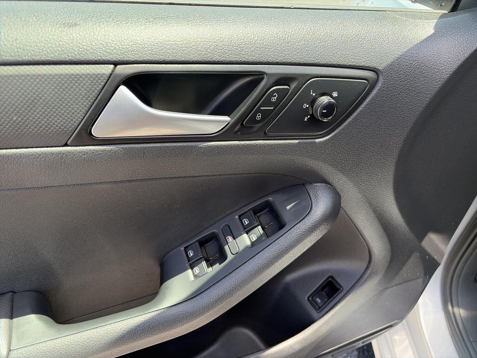 2016 Volkswagen Jetta 4dr Auto 1.4T S Sedan