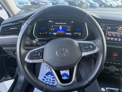 2022 Volkswagen Jetta SE Auto