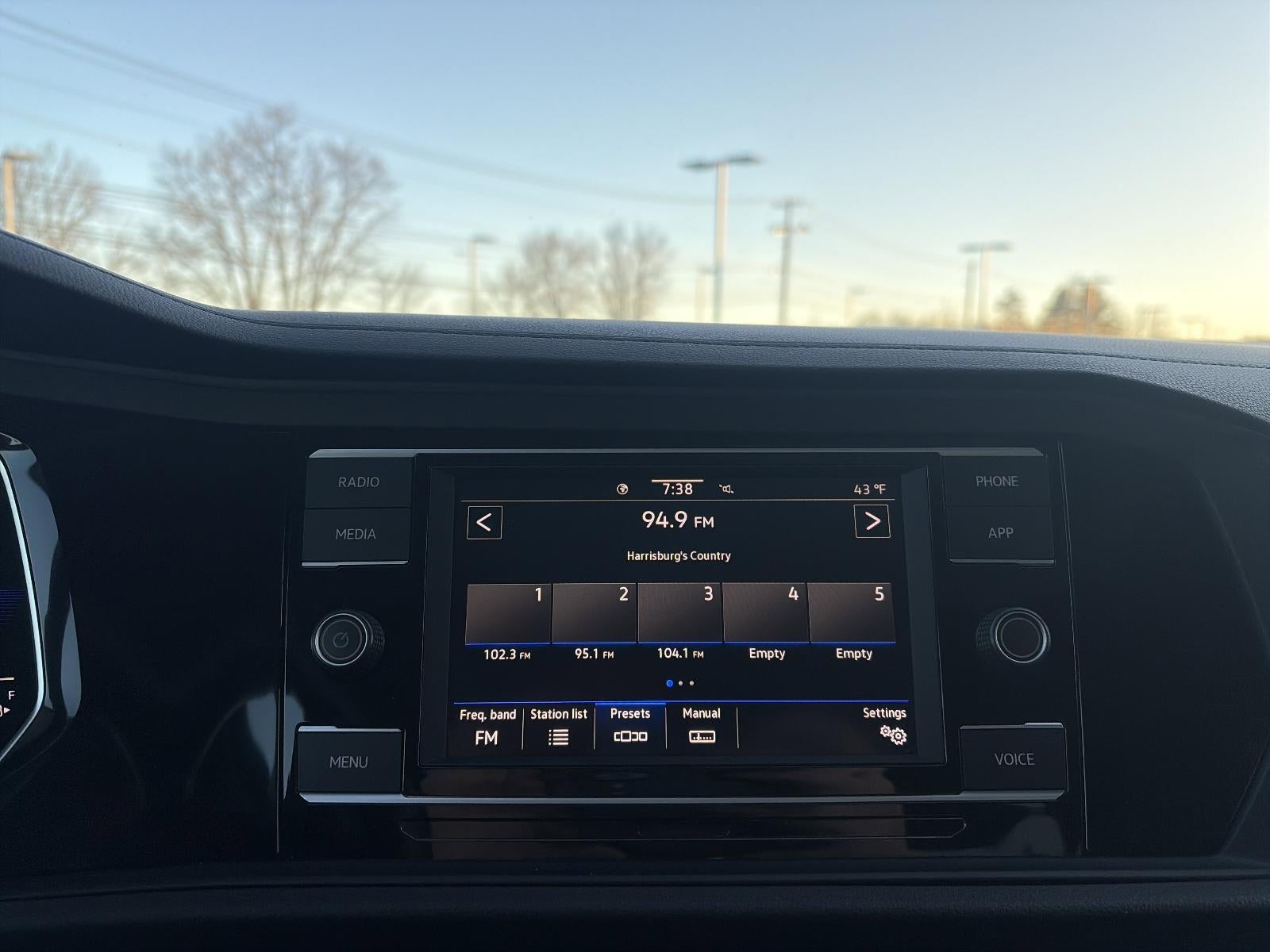 2022 Volkswagen Jetta SE Auto