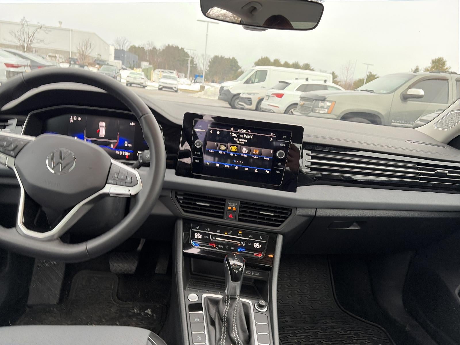 2025 Volkswagen Jetta SE Auto