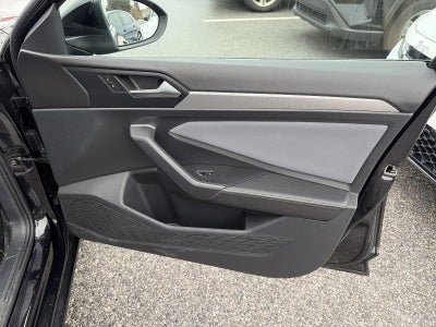 2025 Volkswagen Jetta SE Auto