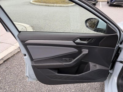 2025 Volkswagen Jetta SE Auto