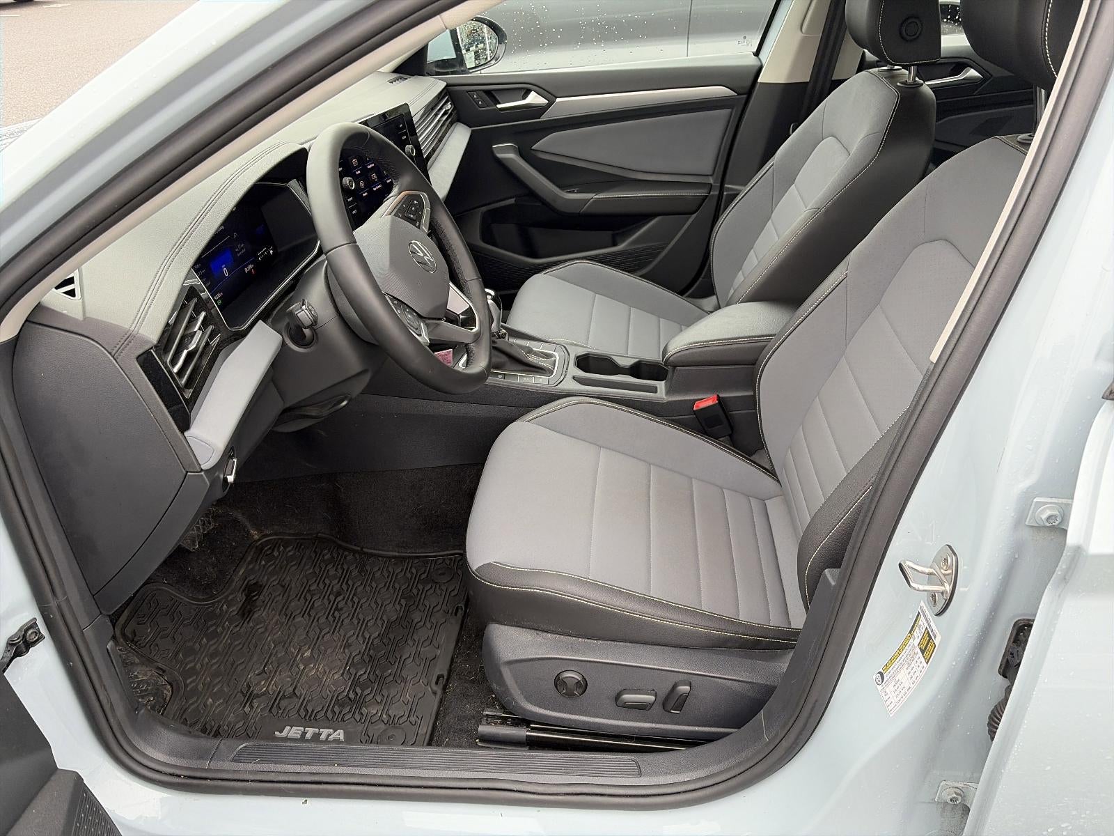 2025 Volkswagen Jetta SE Auto