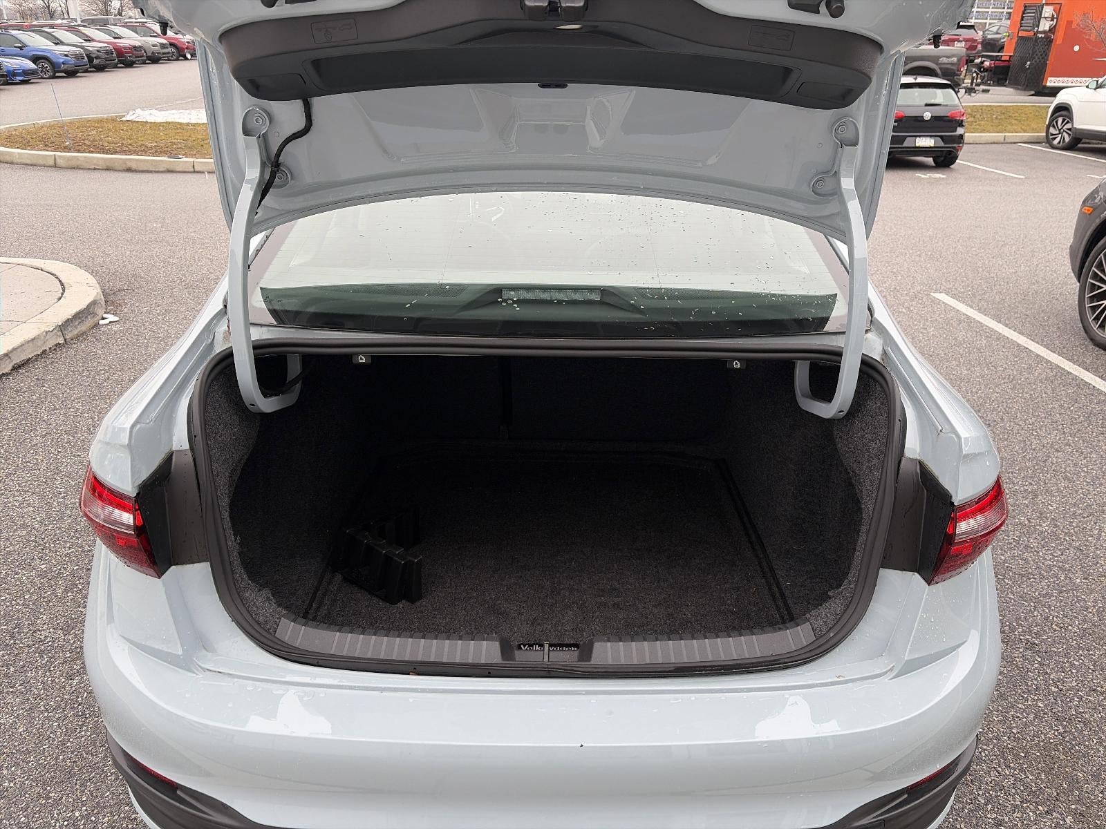 2025 Volkswagen Jetta SE Auto