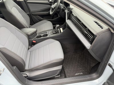 2025 Volkswagen Jetta SE Auto