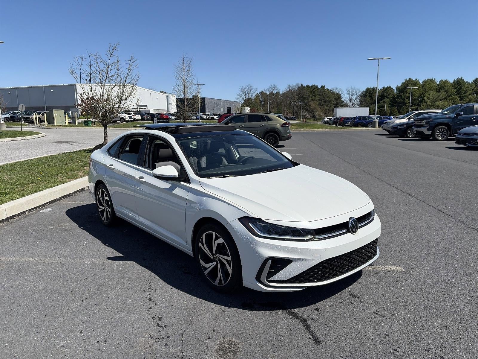 2025 Volkswagen Jetta SEL Auto