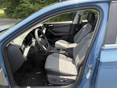 2025 Volkswagen Jetta SEL Auto