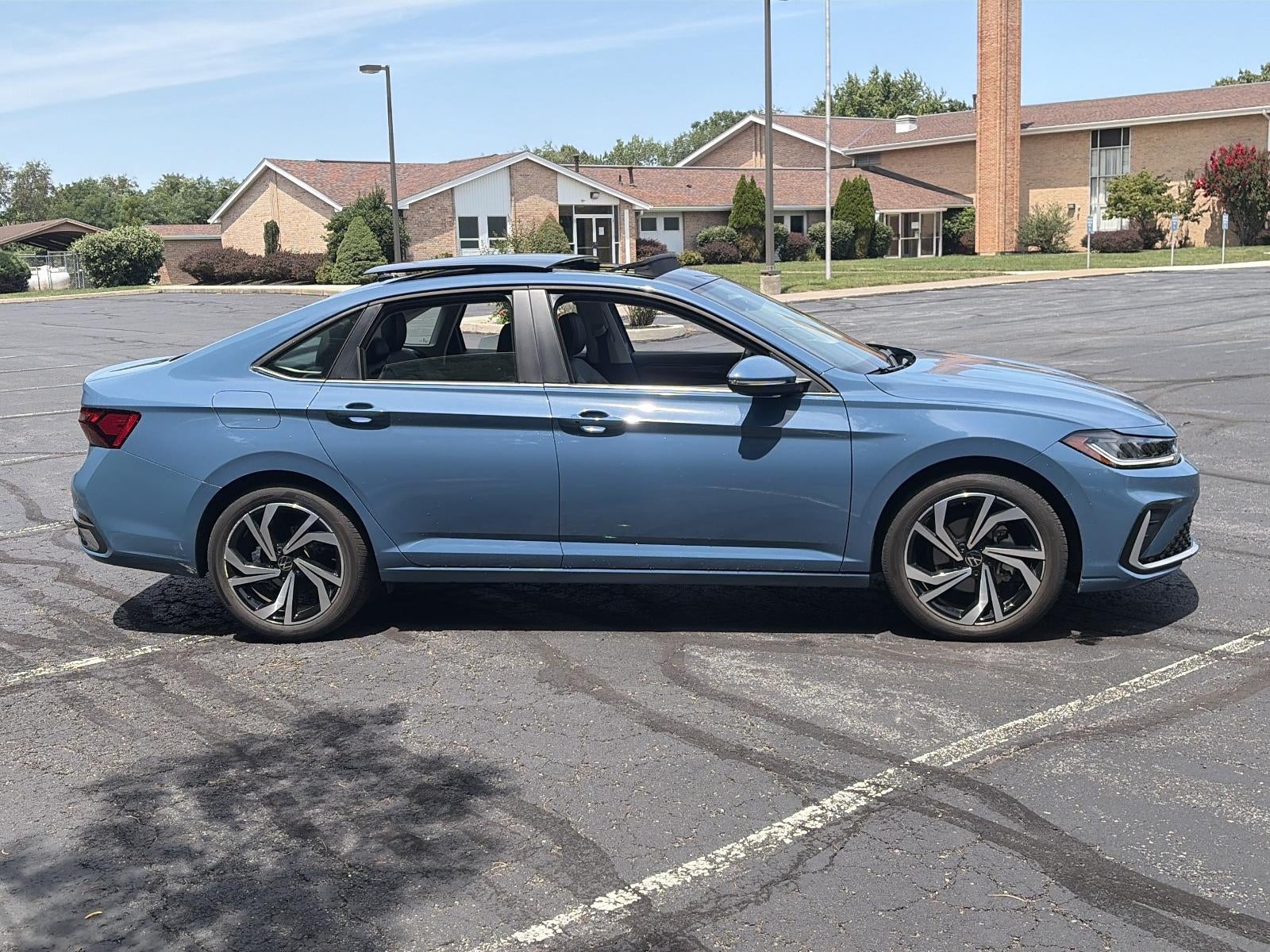 2025 Volkswagen Jetta SEL Auto