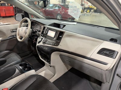 2013 Toyota Sienna 5dr 8-Pass Van V6 SE FWD (Natl)
